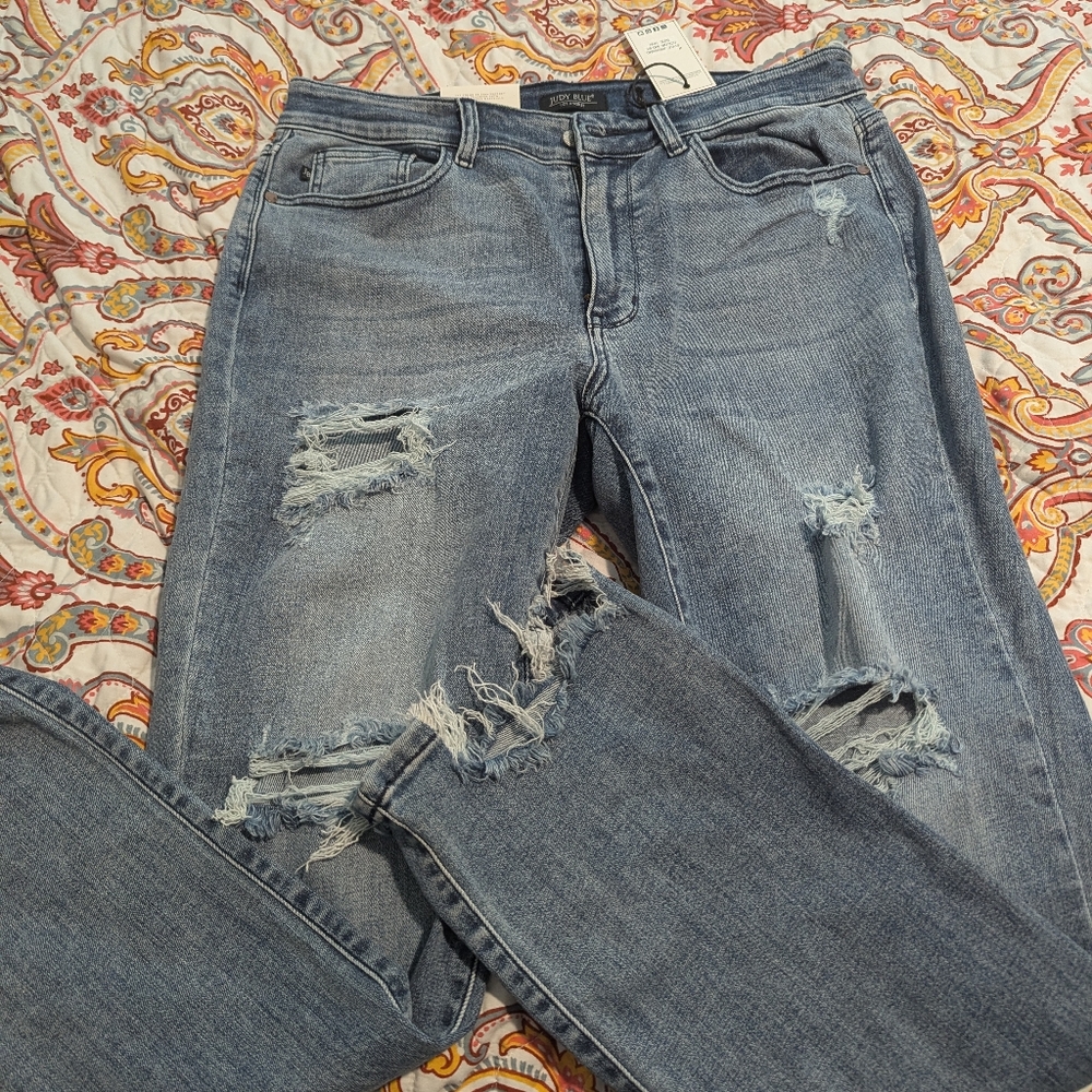 NWT!! Distressed Skinny Judy Blue Jeans 16W